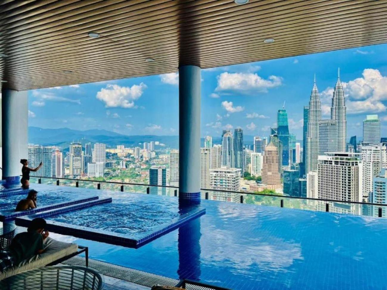 The Luxe Colony Klcc By Sky Pool Lägenhet Kuala Lumpur Exteriör bild